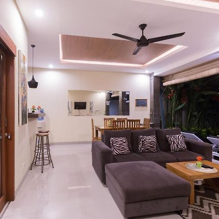 Villa Hitam Putih Legian Bali Seminyak  Luaran gambar