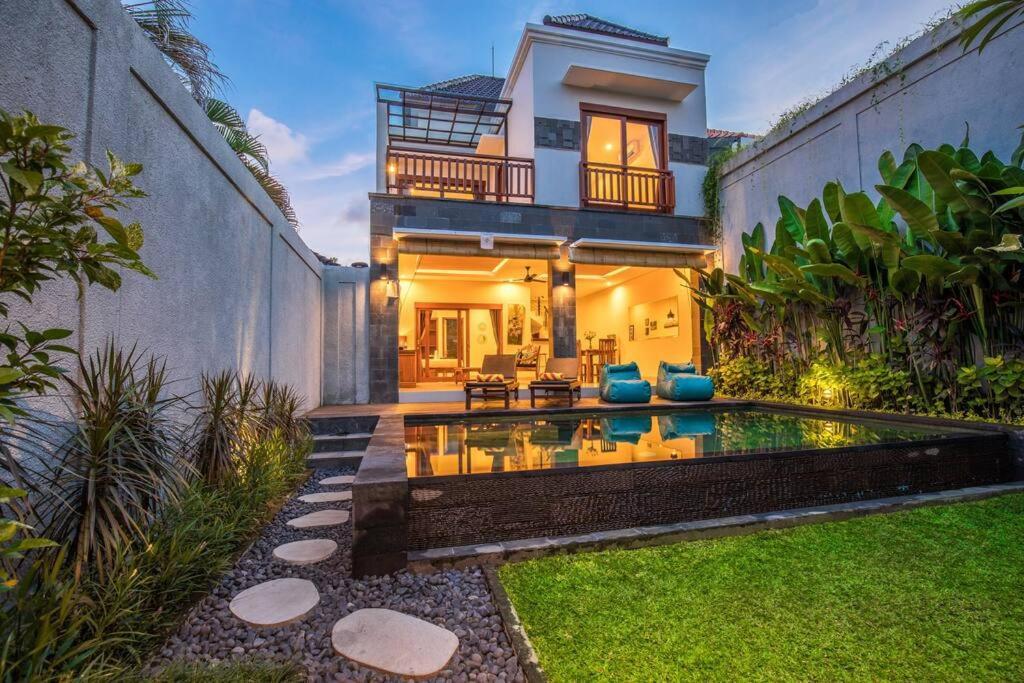 Villa Hitam Putih Legian Bali Seminyak  Luaran gambar