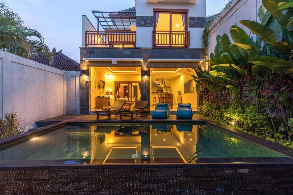 Villa Hitam Putih Legian Bali Seminyak  Luaran gambar