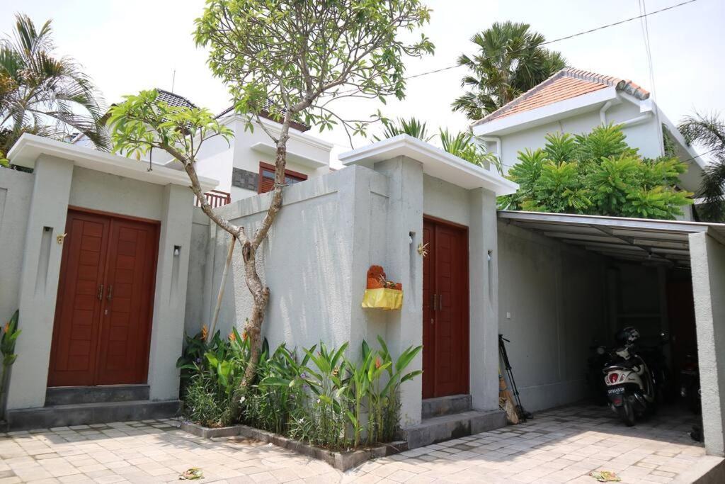 Villa Hitam Putih Legian Bali Seminyak  Luaran gambar