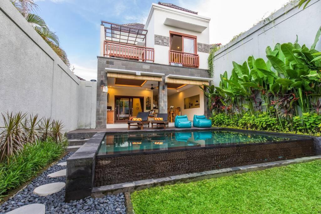 Villa Hitam Putih Legian Bali Seminyak  Luaran gambar