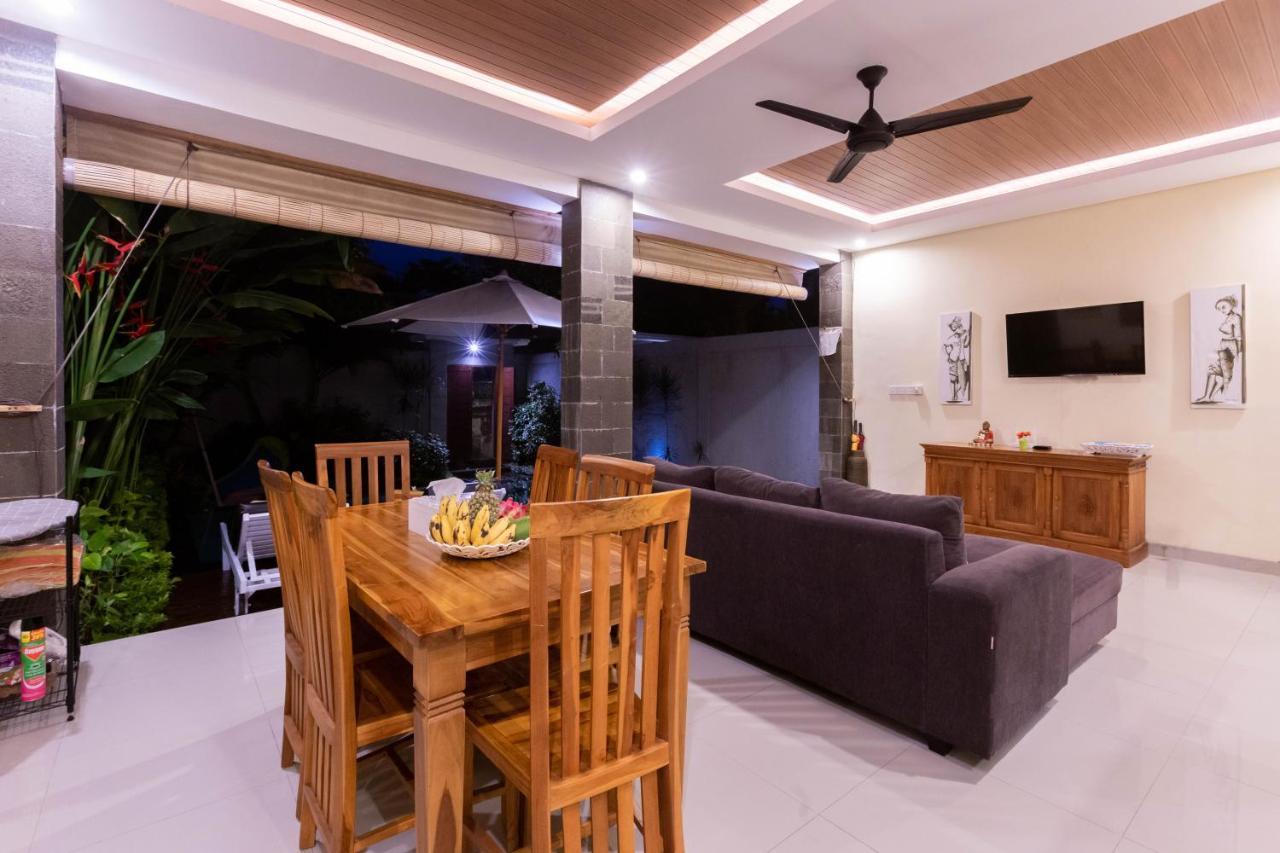 Villa Hitam Putih Legian Bali Seminyak  Luaran gambar