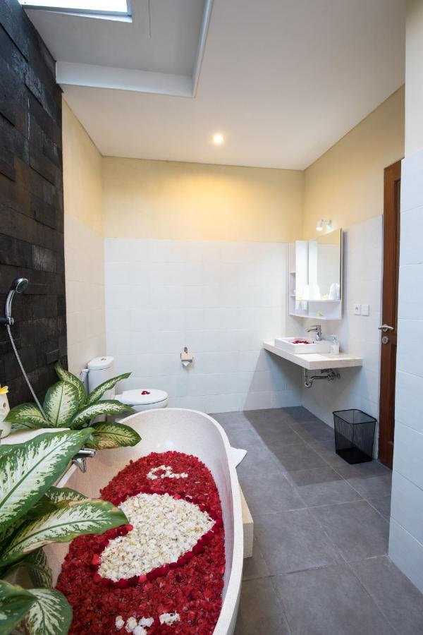 Villa Hitam Putih Legian Bali Seminyak  Luaran gambar