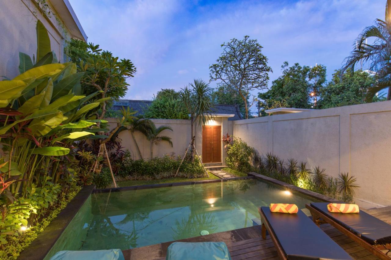 Villa Hitam Putih Legian Bali Seminyak  Luaran gambar
